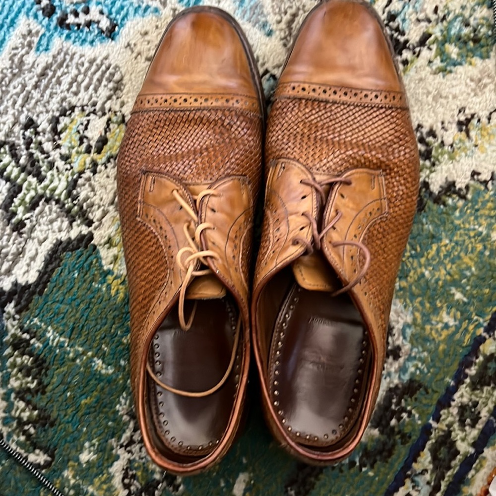 Allen Edmonds woven leather Oxford dress shoe. Tan.